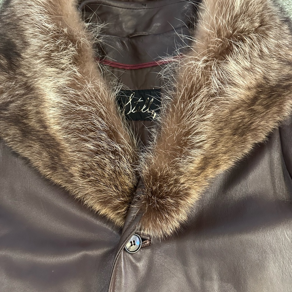 Vintage XL Leather Jacket with Fur Collar - Picture 7 of 11